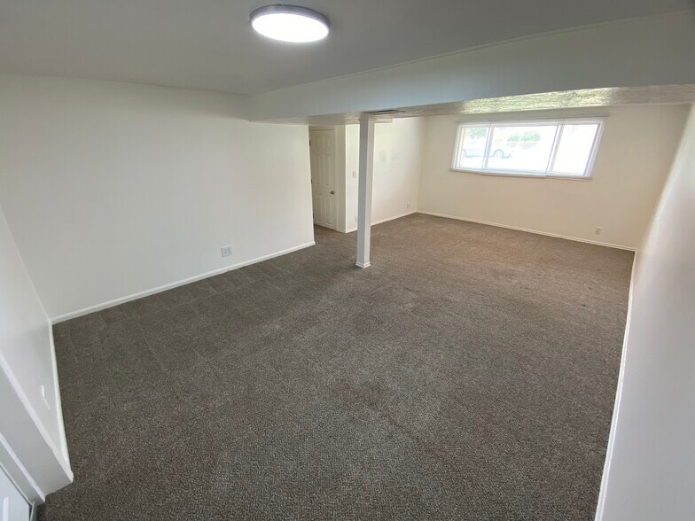 Building Photo - 95 W 8710 S
