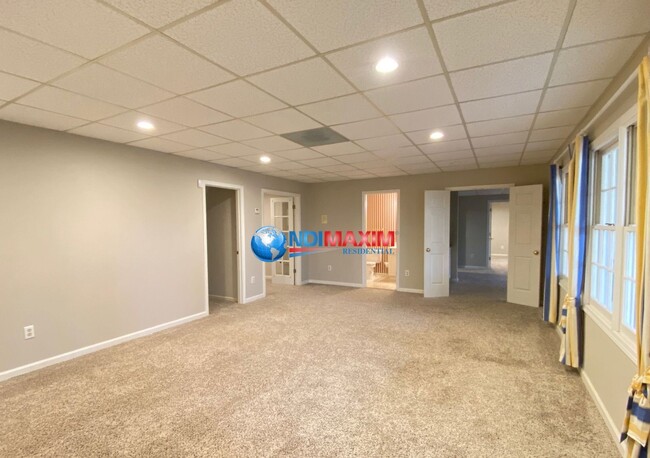 Building Photo - Spacious 6 bedrooms house in the NORTHVIEW...