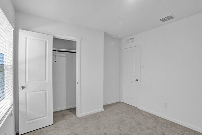 Building Photo - 2028 Sulky Ln