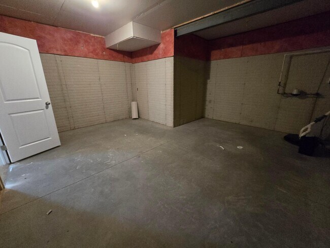 Building Photo - 140 Saddlebred Cir