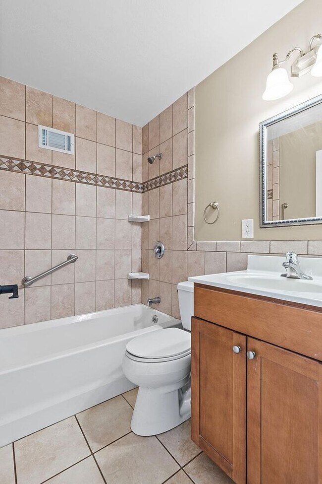 Building Photo - 2629 Glenoak Dr