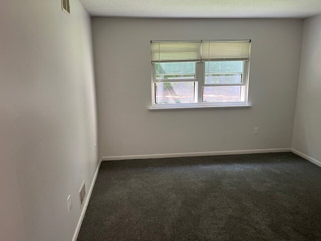 Building Photo - 707 Twin Circle Dr