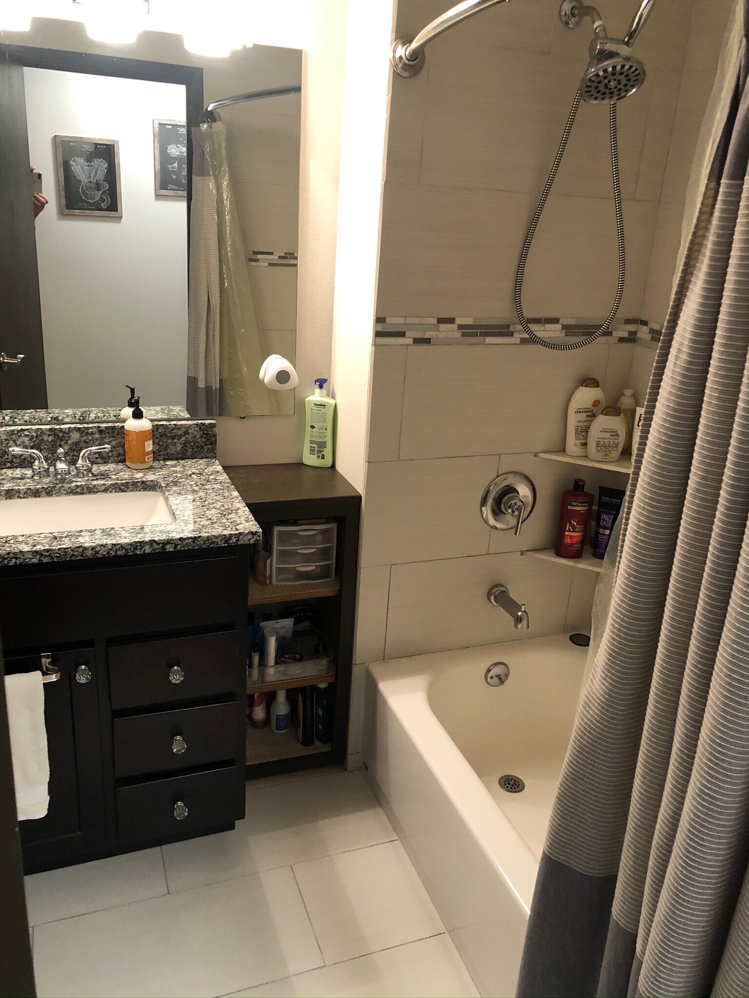 Full Bathroom - 202 N 110th St