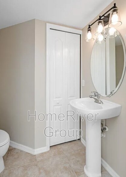 Building Photo - 9430 Ivy Brook Run