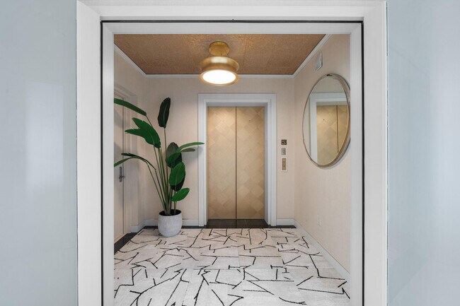 Building Photo - 101 S Fort Lauderdale Beach Blvd