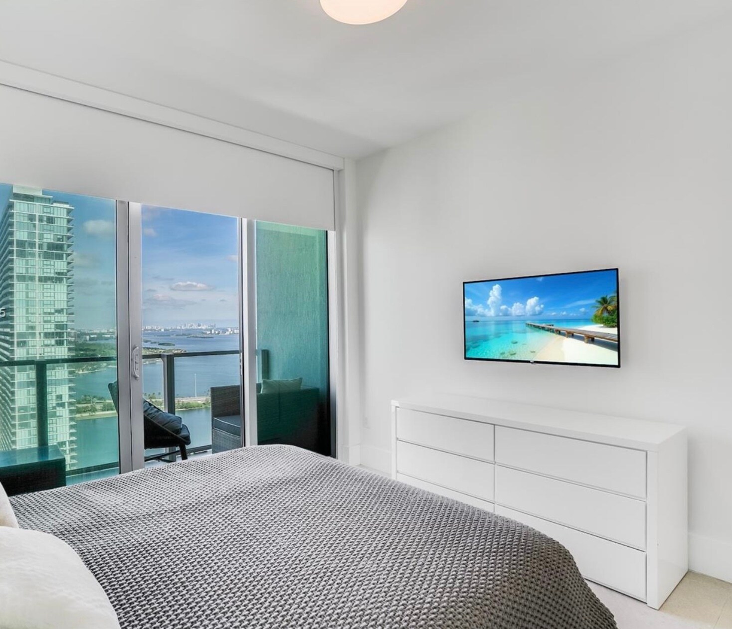 Building Photo - 2900 NE 7th Ave