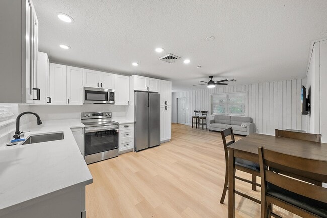 Building Photo - 14339 Collecting Canal Rd