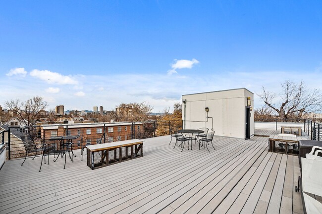 Building Photo - Downtown 1 Bedroom 1 Bath! Coming Soon!
