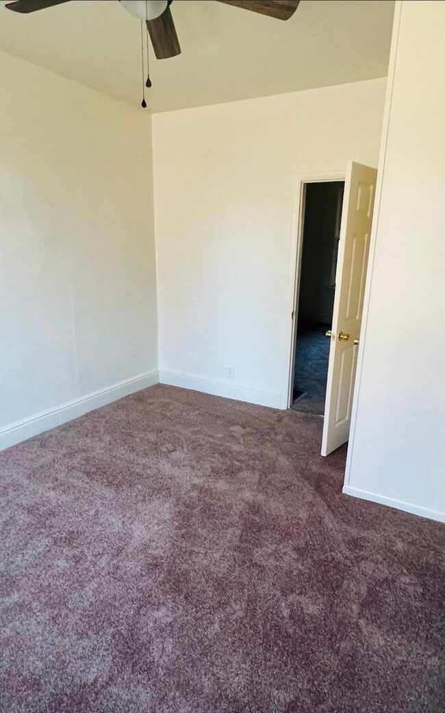 Building Photo - 1st Floor 1 Bedroom Yard Near Farquhar Park York City SD