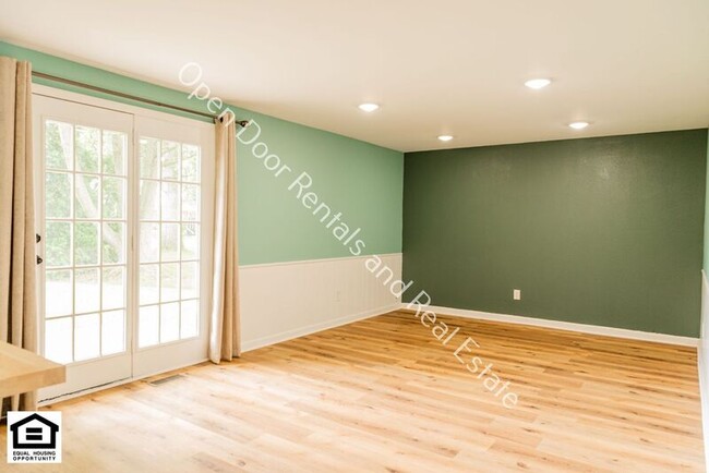 Building Photo - 6718 Raintree Rd