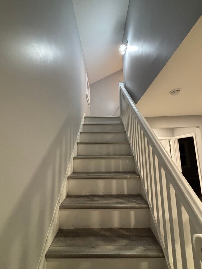 Building Photo - 2410 Cedar Ave