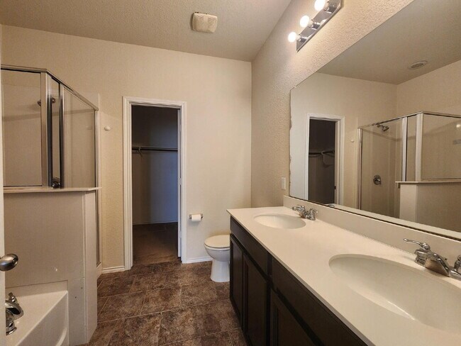 Building Photo - You do not want to miss out on this amazin...