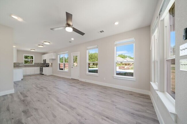 Building Photo - BEAUTIFUL TOWNHOME FOR RENT IN RICHLAND HI...