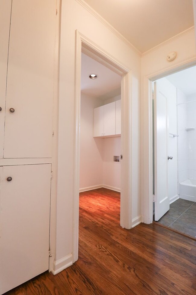 Building Photo - Beautiful Brookside duplex unit - NO PETS