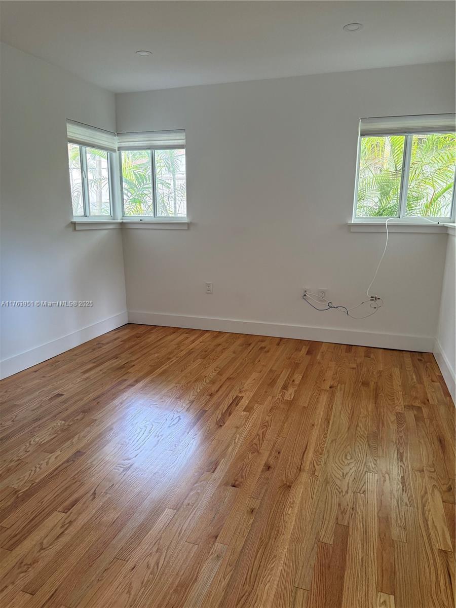 Building Photo - 547 Giralda Ave