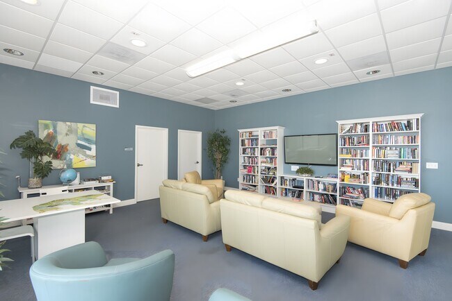 Building Photo - 241 Riverside Dr
