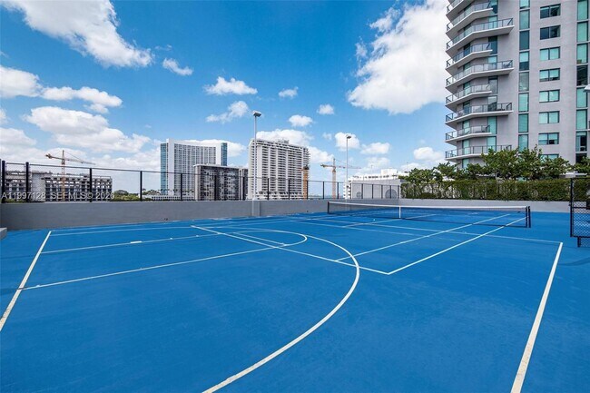 Building Photo - 501 NE 31st St