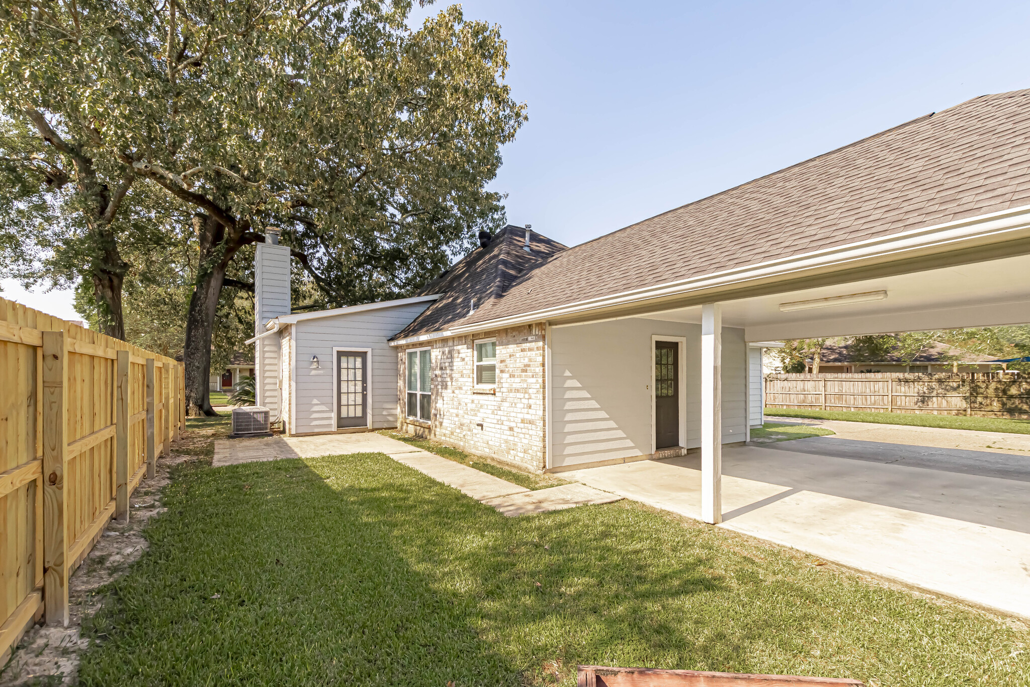 Building Photo - 13333 Parwood Ave