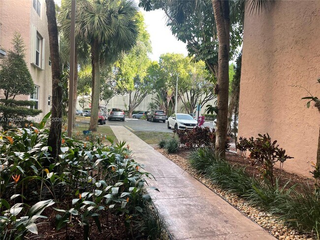 Building Photo - 9481 Evergreen Pl