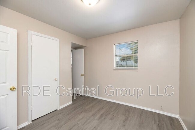 Building Photo - 2408 Meyers St