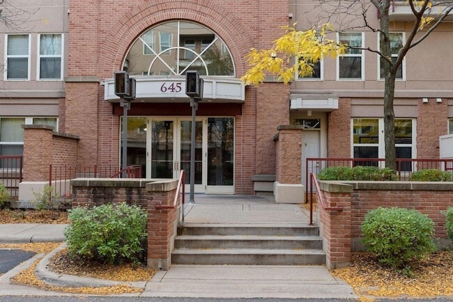 Building Photo - 645 N 1st St