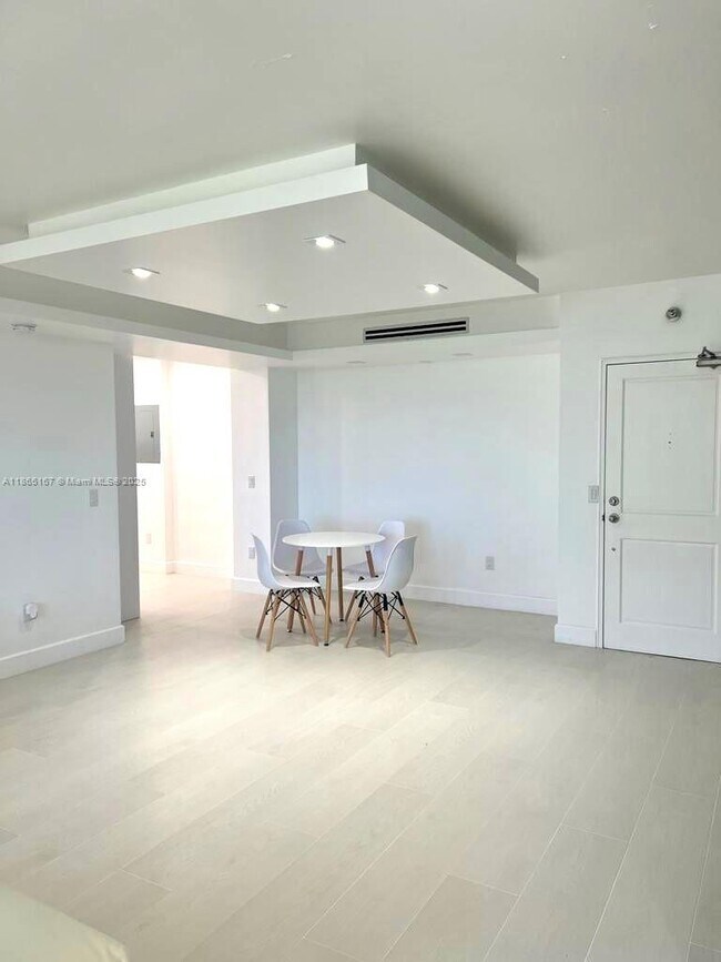 Building Photo - 10185 Collins Ave