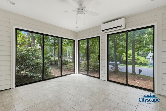 Building Photo - Swanky Brandermill Contemporary Home available NOW