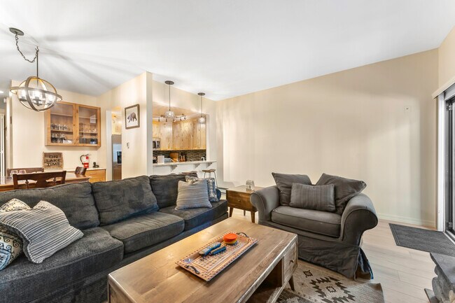 Building Photo - 807 Alder Ave