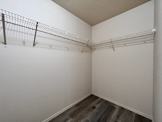 Building Photo - 4448 N Heritage Wds Wy