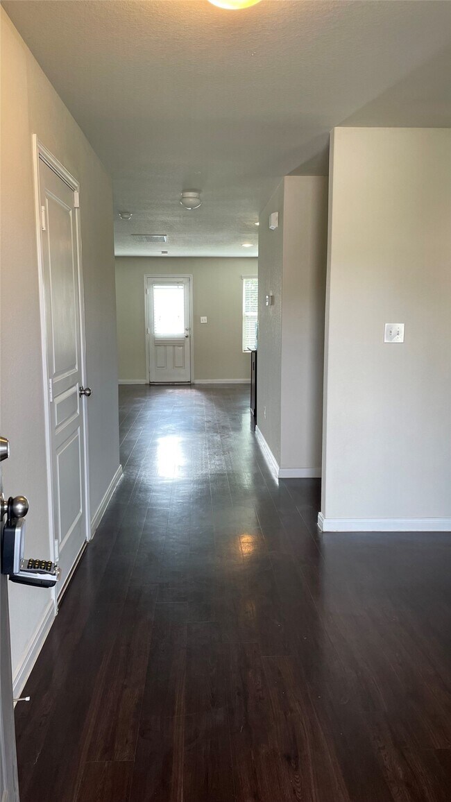Building Photo - 2522 Bedrock Ln
