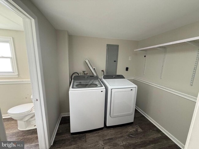 Building Photo - 417 Greenview Dr