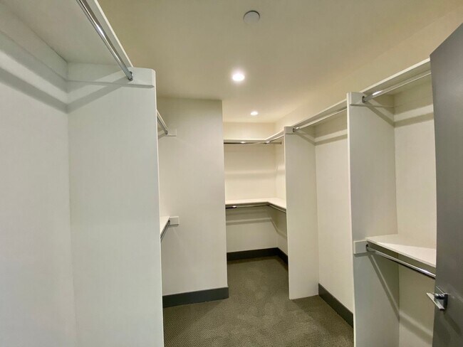 Building Photo - 6437 86th