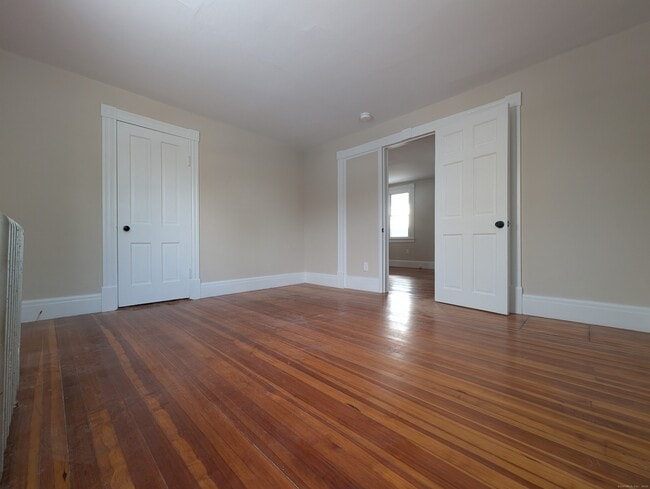 Building Photo - 86 Main St