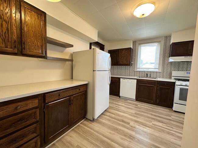 Kitchen - 748 Orchard Ave