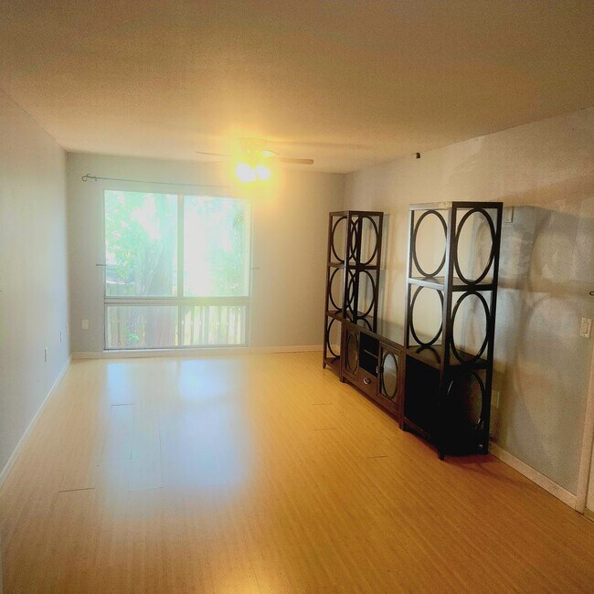 Building Photo - 1700 SW 16th Ct