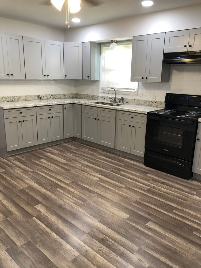 Building Photo - 3649 Meadowdale Dr