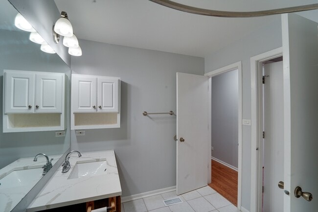 Building Photo - 365 Grissom Ct