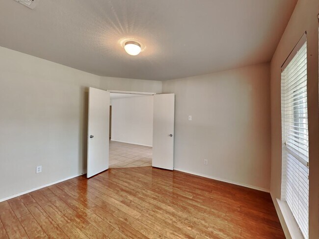 Building Photo - 9045 Trail Blazer Dr