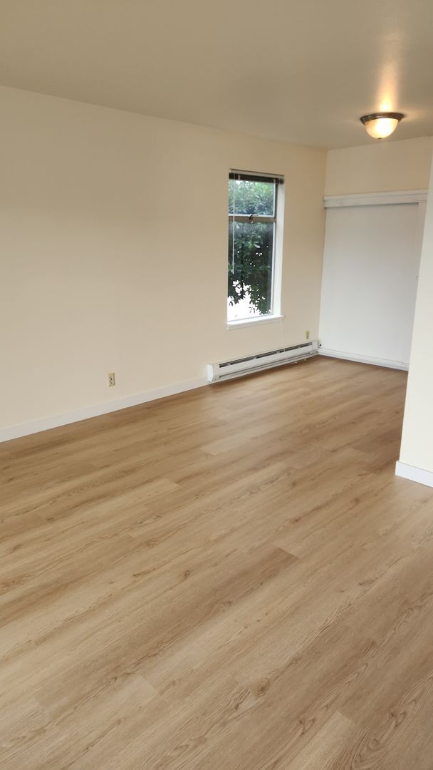 Interior Photo - Admiral Apartments