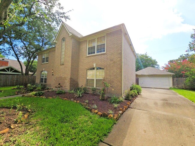 Building Photo - 2502 Fairwind Dr