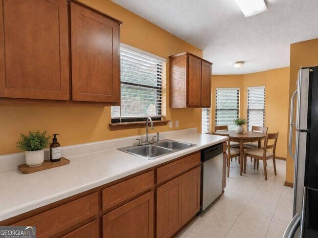 Building Photo - 603 Plantation Village Dr