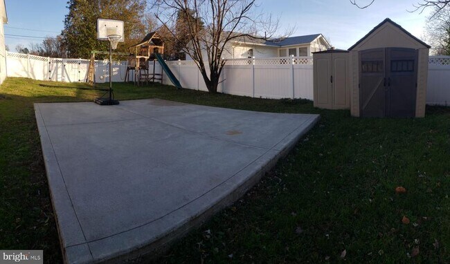 Building Photo - 123 Little Whim Rd