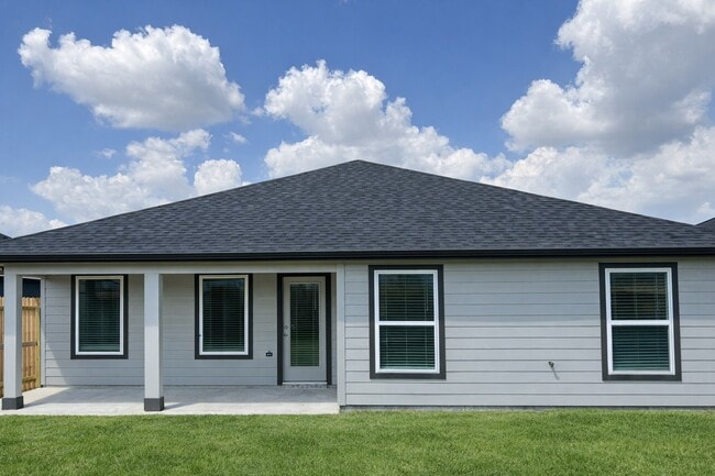Building Photo - 1018 Sycamore Dr