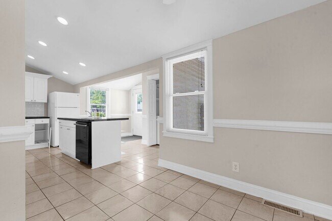 Building Photo - 2217 Doris Dr