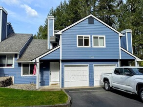 Building Photo - 1300 NW Slate Ln