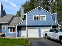 Building Photo - 1300 NW Slate Ln