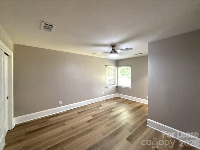 Building Photo - 833 Mohigan St