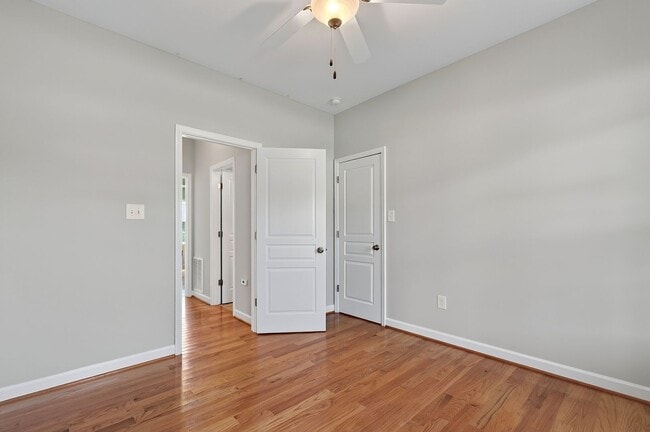 Building Photo - 147 Watersedge Ln