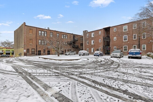 Building Photo - 4205 Ellenwood Ave