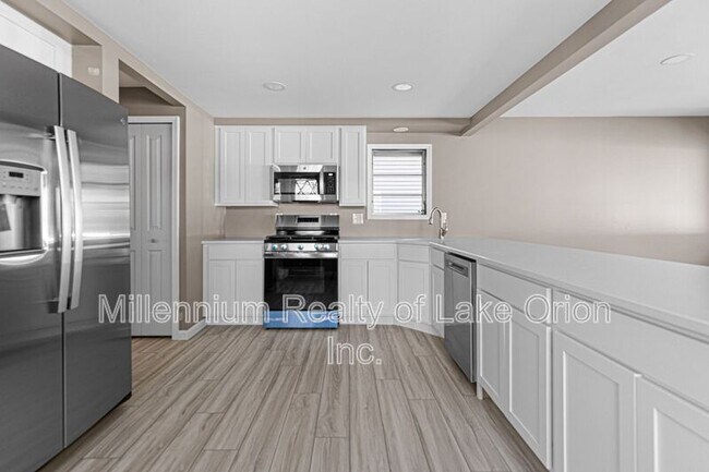 Building Photo - 391 Shady Oaks St